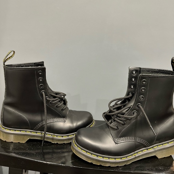 Dr Martens sz 7 like new, worn twice - Picture 12 of 16